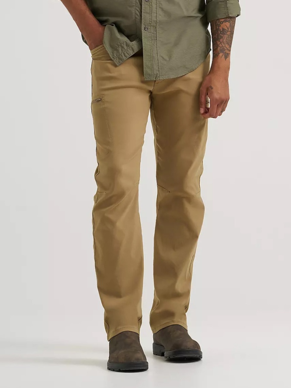 MEN'S WRANGLER® FLEX WAIST OUTDOOR CARGO PANT IN KHAKI 34/30